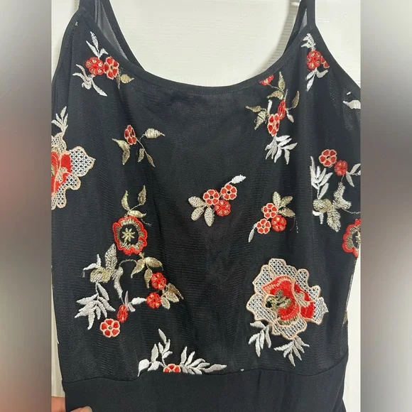 Black and Red Floral Bodysuit with Adjustable Straps Size S (embroidered flowers - Picture 2 of 8